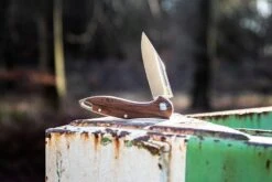 MKM Fara MY01-S Santos Couteau De Poche, Lucas Burnley Design 19 MKM Fara MY01-S Santos Couteau De Poche, Lucas Burnley Design -Couteaux Soldes MMK MY01 S 20 sfeerfoto