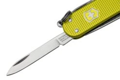 Victorinox Classic SD Alox Limited Edition 2023, 0.6221.L23 Electric Yellow, Couteau Suisse -Couteaux Soldes VT0 6221 L23 03 victorinox